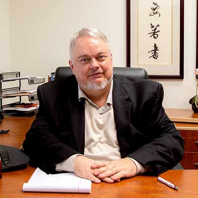 Stephen F. Dial, fundador y abogado principal de Dial & Associates PC